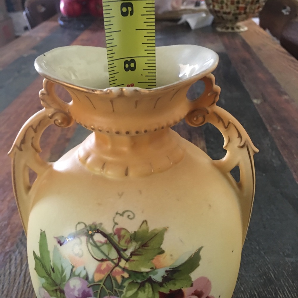 Vintage Yellow Vase - Picture 2 of 7